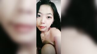 气质长发新人妹子，全裸一个人独居掰穴自慰，完美露出极品鲍鱼