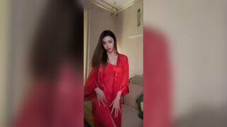 花椒女神主播萌妮美艳无比模特身材 土豪高价定制比基尼定制热舞 真正的腰细胸大极品尤物1