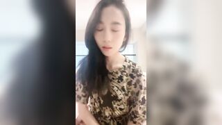 瘦瘦的身材很苗条的邻家妹子，虽然不算很漂亮 但是够骚啊，被猛男狠狠地操 妹子要崩溃了 惊声尖叫，瘦瘦的骨架都要散掉了1