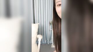 极品美女【由美子】 骚气冲天，露脸揉奶道具狂插淫穴~嗯嗯啊啊~呻吟娇喘