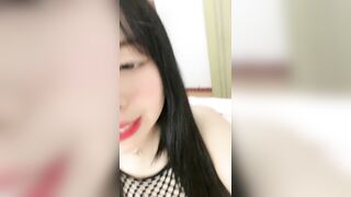 婴儿肥新人美少女！可爱甜美超嫩！镂空情趣装大红唇，掰开无毛嫩穴特写，没怎么被开发过