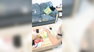 很有感觉的黑丝小少妇露脸跟小哥激情性爱，舌吻口交大鸡巴温柔的舔舐，让小哥无套爆草玩骚奶子，呻吟可射