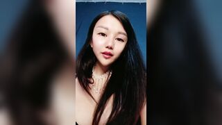 长发飘飘的妹子，性感身材模特身材比基尼超有型阴毛整理过，完美露三点岔开腿掰开蝴蝶逼淫水很多