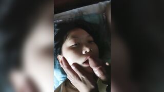 清纯素颜美眉 我下面不成样子了 那我插你 嗯嗯 你摸摸 都湿了 边吃大肉棒边紫薇 都眼神迷离就是不让操 还不让拍了