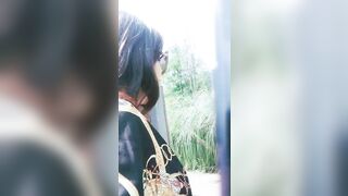 渣女来袭户外勾搭小哥激情啪啪，公园内给小哥口交大鸡巴，性感的情趣内衣让小哥揉着奶子后入爆草骚逼和菊花