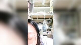 推荐！正宗大学生~【小野猫】，趁着室友不再，宿舍脱光给大哥们看看，眼镜妹反差婊，菊花鲍鱼吸引人2