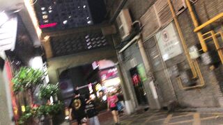 9大神一路游走大街小巷四处跟踪偷窥多位美女少妇的各种美鲍7