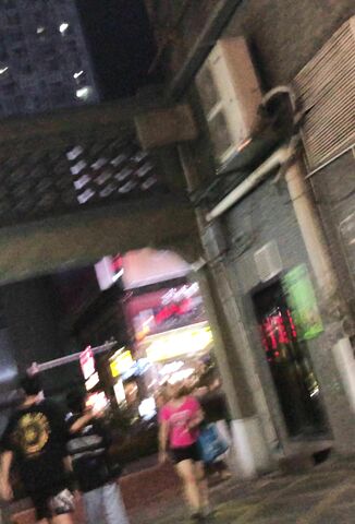 9大神一路游走大街小巷四处跟踪偷窥多位美女少妇的各种美鲍7