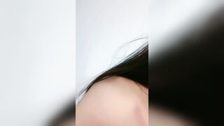 -邻家妹妹型极品少女！外表文静乖巧！贫乳细腰美腿，蝴蝶超嫩粉穴，娇羞的自己扣，穿上黑丝袜，极度诱惑