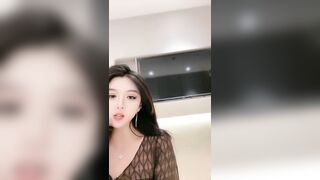 顶级女神 乳房坚挺 圆润的屁股 粉嫩的美穴 约网友无套啪啪~精子射嘴里