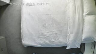 -补漏12-22未流出过酒店偷拍小情侣玩SM 乖乖女手铐捆绑 脚插骚穴 强制高潮 堪比AV.