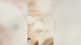 挑逗内心最深处的欲望！OnlyFans极品网红模特 Tharinton绝美花瓣浴诱惑！唯美和性欲融为一体3