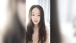 极品颜值清纯系美女为赚钱下海 ，全裸诱惑揉捏白嫩奶子 ，掰穴特写揉搓阴蒂 ，振动棒插入，娇喘呻吟翘起美臀