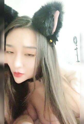 极品大奶美女 ，高颜值猫耳朵装扮的女神妹子，手指自慰，特写下体私处