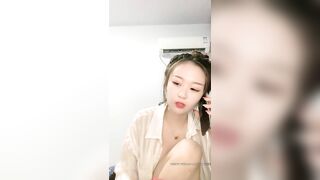 一对美乳打天下，【极品小奶猫】，甜美00后女神，乳头小胸又挺，掰开粉穴还是个白虎，诱惑妩媚撸管佳做不可错过