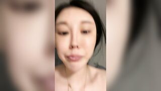 女神来了露脸上演教科书式口交大鸡巴，性感纹身胸前的发财好刺激，让小哥爱不释手口交大鸡巴射嘴抠她骚穴