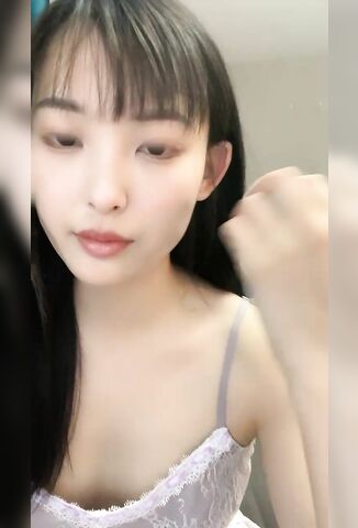 【黄播界小痞幼】 超高颜值纯欲系美女 ，吊带短裙跳小骚舞 ，脱光光掰开多毛骚穴 ，特写揉搓阴蒂，浪叫呻吟很是诱惑