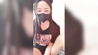 女神 女神 说话温柔极品美女，笑起来甜美 ，没穿内裤翘起屁股特写 ，手指后入扣弄，听观众指挥